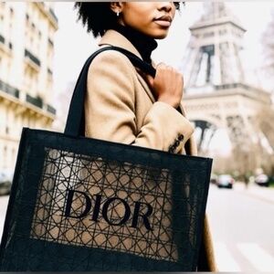 New GWP Christian Dior Beauty Parfums Makeup Black Velvet Mesh Large Tote Bag.